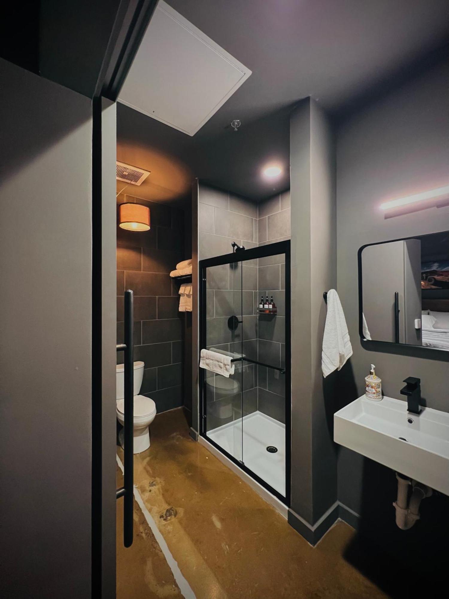 Classified Moto - The Frank Room Richmond Extérieur photo